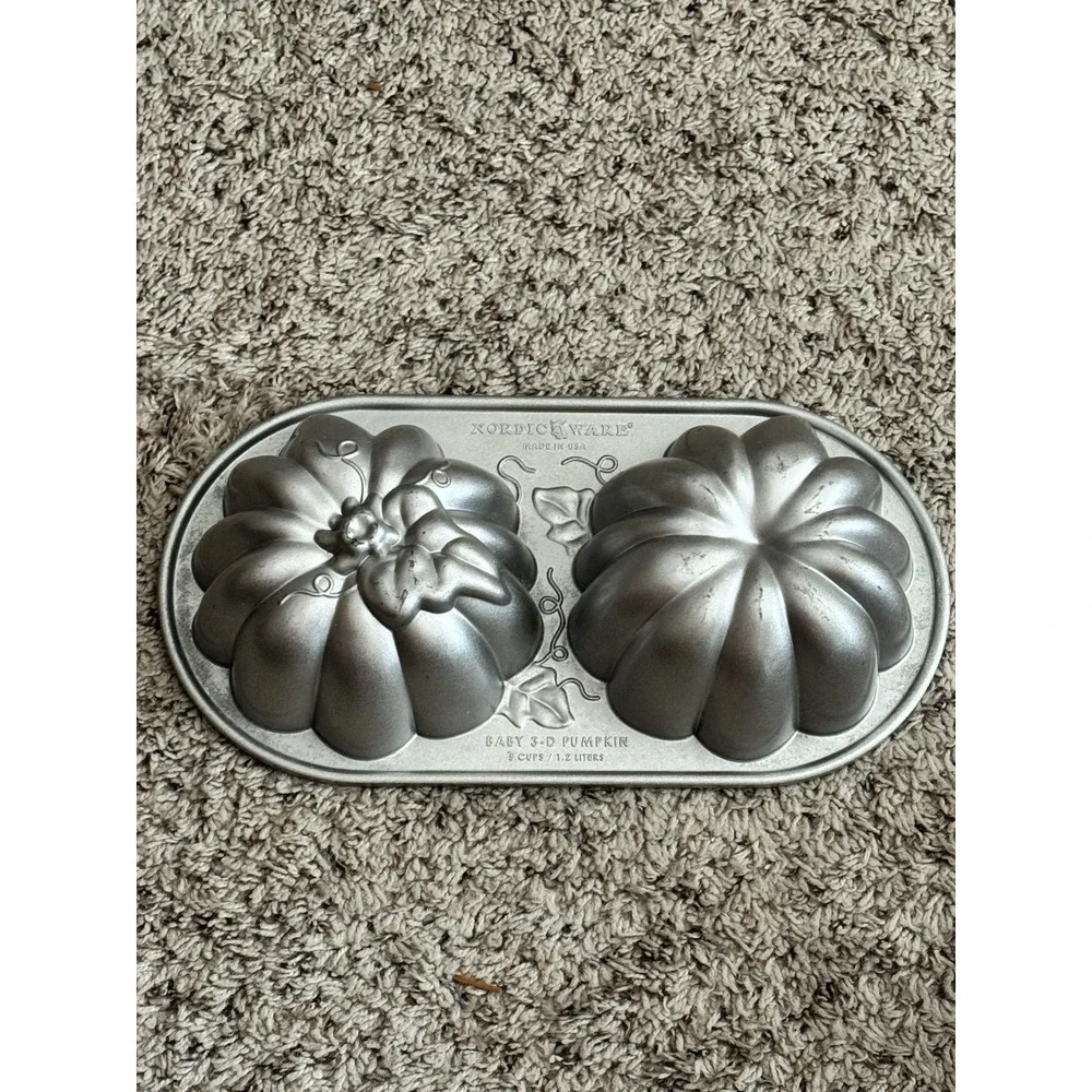 Nordic Ware Baby 3-D Pumpkin Mold Bundt Cake Pan 5 Cup #2